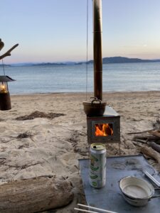 段付き鍋でおでんを煮込む