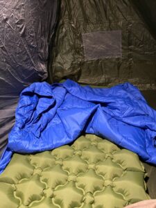 テント内の様子