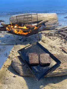 Daisoの鉄板でお肉を焼く
