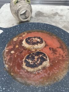 マルチグリドルで煮込みハンバーグを作る