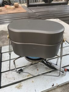 アーミークッカーを火にかける