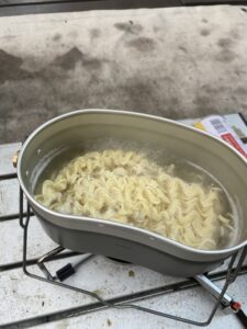 インスタントラーメンを作る戦闘飯盒弐型