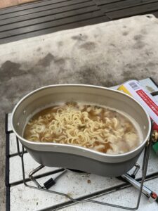 インスタントラーメンを戦闘飯盒で作る