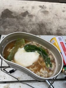 兵式飯盒で作るインスタントラーメン
