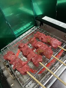 4本置いたアミ焼き大将
