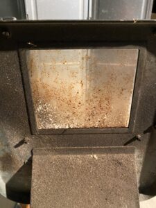 薪ストーブの窓