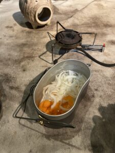 戦闘飯盒弐型で豚汁を作る