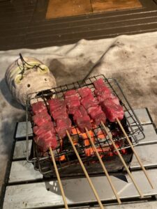 B-6君で牛串を焼く