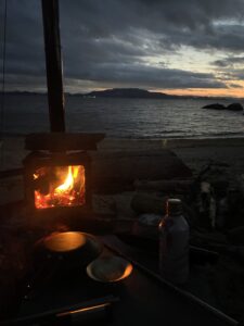 日が暮れていく無人島