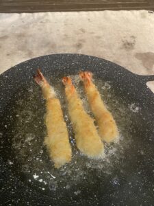 ひらめ君のお魚横丁の特大エビフライ