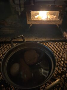 薪ストーブでおでん