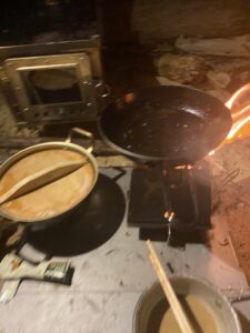 肉汁を使って料理を作る