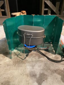 戦闘飯盒弐型で調理を開始する