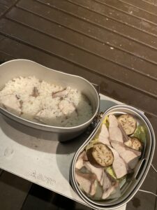 鰤の炊き込みご飯と酒蒸しの完成