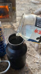 ステンレスボトルに左傾を移す