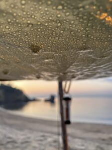 びしょ濡れのテント