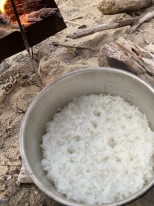 スノーピークのアルミパーソナルクッカーでお米を炊く