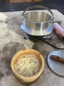 釜揚げうどんをキャンプギアで作る