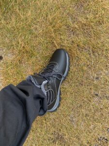 雨の後のキャンプシューズ