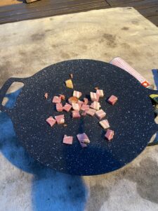 ベーコンを焼く