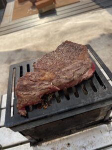 ステーキを焼く