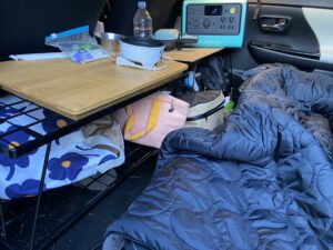 棚が増えた車内