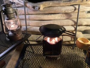 アウトドア用着火薪の燃えている様子