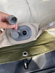 エアベッドの空気入れ