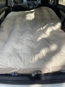 エアベッドを膨らませてみる