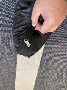 チャックを閉める