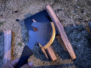 刃は傷ついていない手斧