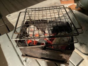 戦闘態勢の王様の炭