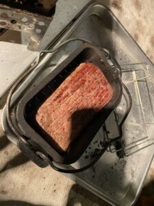 ダッチオーブンに入れる肉