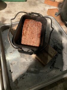 薪ストーブで焼いた肉