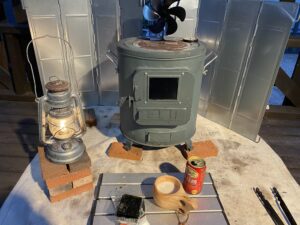 睡魔に襲われるキャンパー