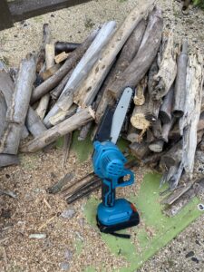 チェーンソーで切った後