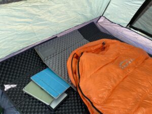 ワンタッチテントの中