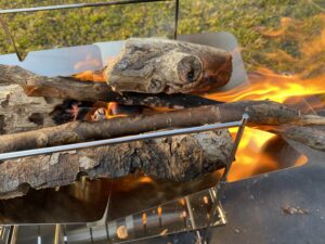 焚き火台の火入れ