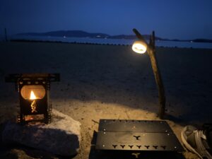 夜になる海