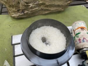 鉄玉を使ったご飯の炊き上がり