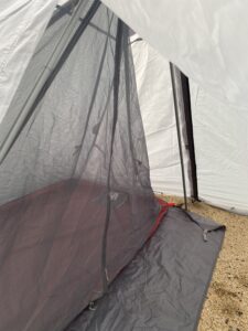 二股化パーツで中が広くなったテント