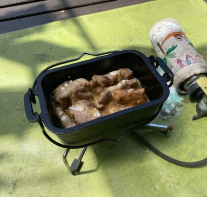 角型ダッチオーブンで作る豚軟骨の煮込み