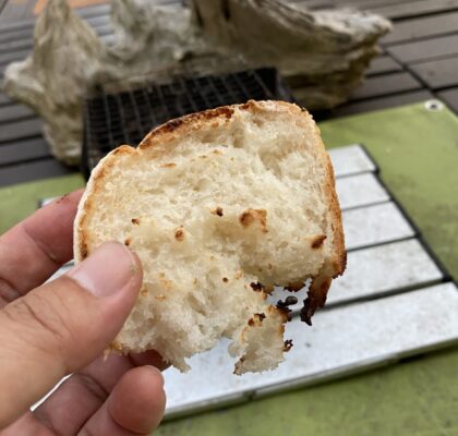 炭火で焼いたパン