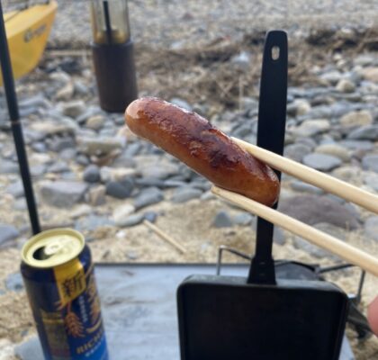 バウルーでウィンナーを焼く