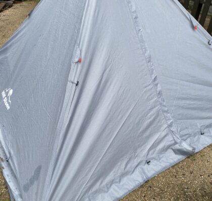 雨の降った後のテント