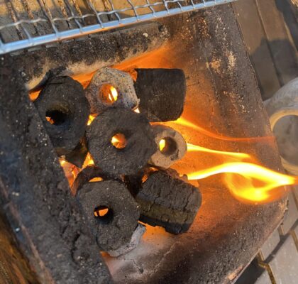 角型七輪で火起こし