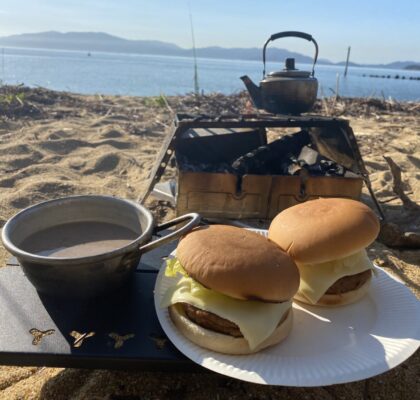 焚火で朝食を作る