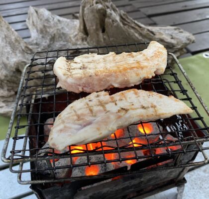 ササミを炭火焼きにする