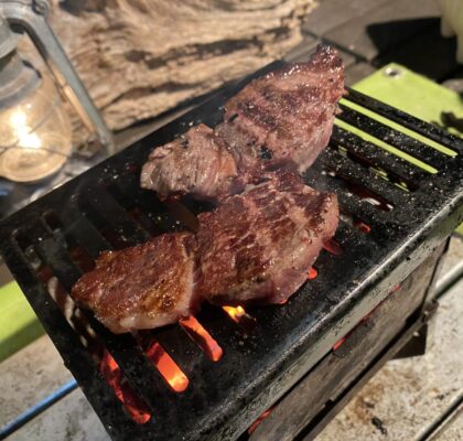 ステーキを焼く