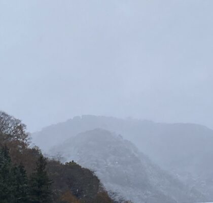 雪の山